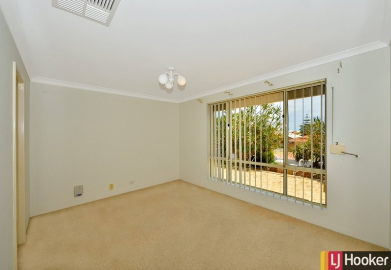 Photo - 34 Tamarisk Drive, Halls Head WA 6210 - Image 3