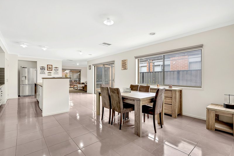 Photo - 34 Taylan Street, Craigieburn VIC 3064 - Image 7