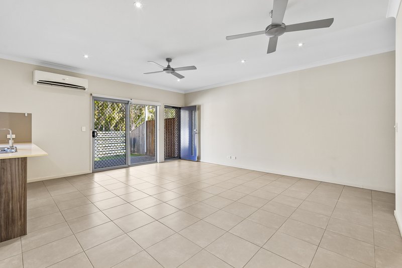 Photo - 3/4 Tea Trees Avenue, Springfield Lakes QLD 4300 - Image 4