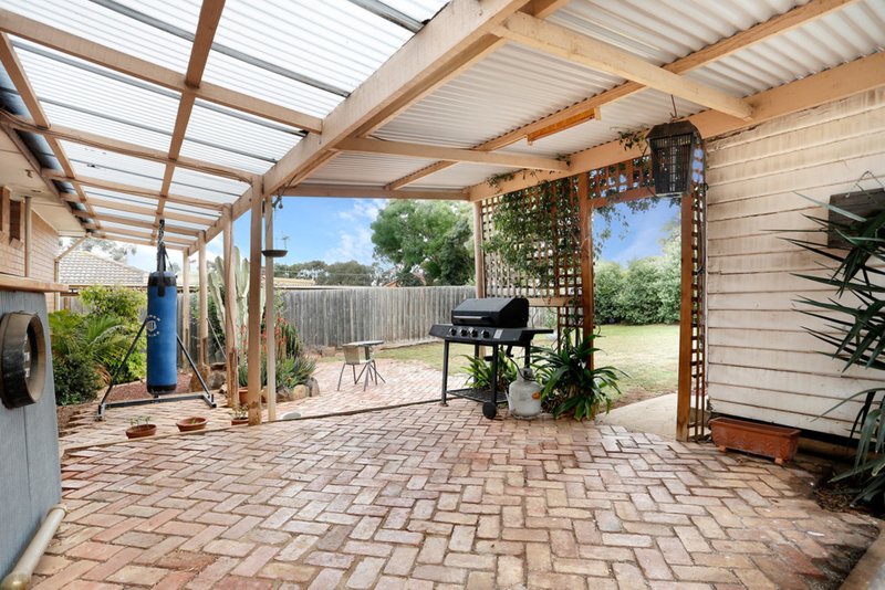 Photo - 34 Tern Court, Melton VIC 3337 - Image 9