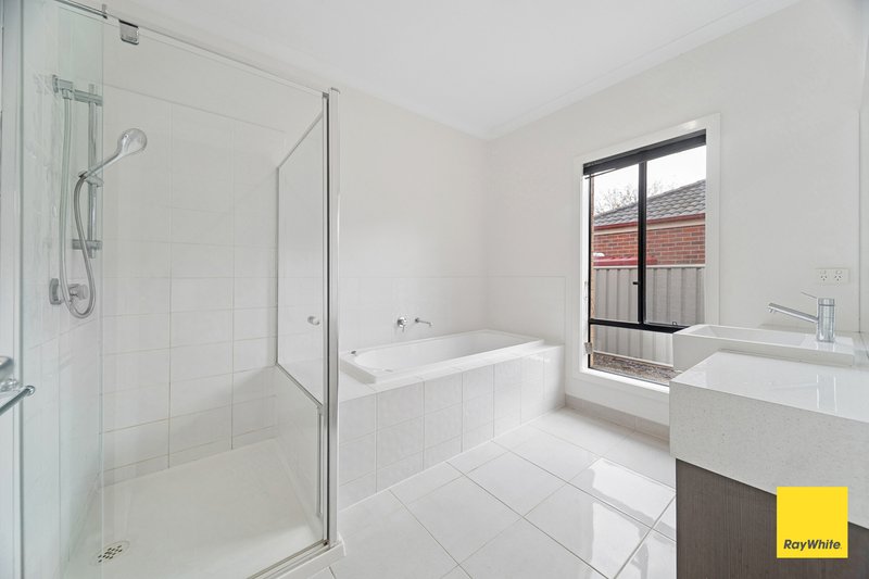 Photo - 34 The Boulevard, White Hills VIC 3550 - Image 11