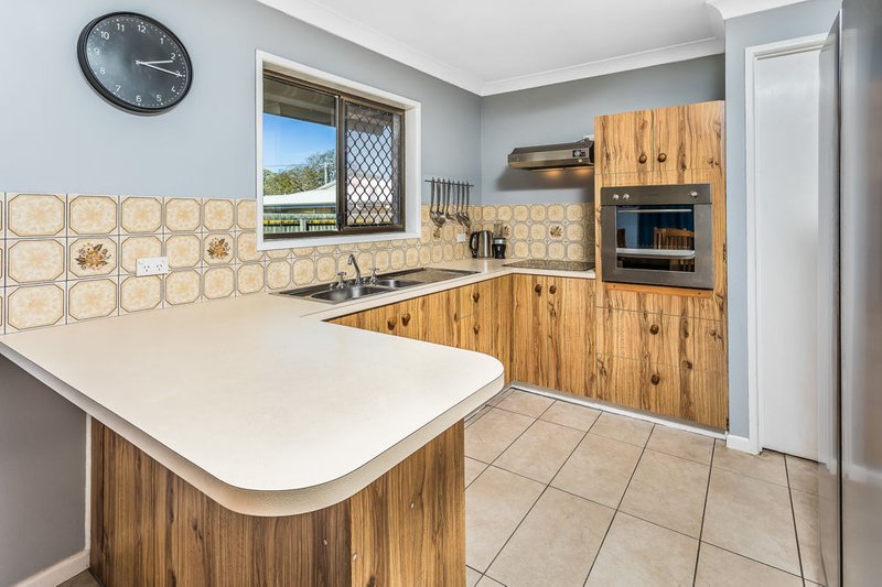 Photo - 34 The Crescent, Kallangur QLD 4503 - Image 6