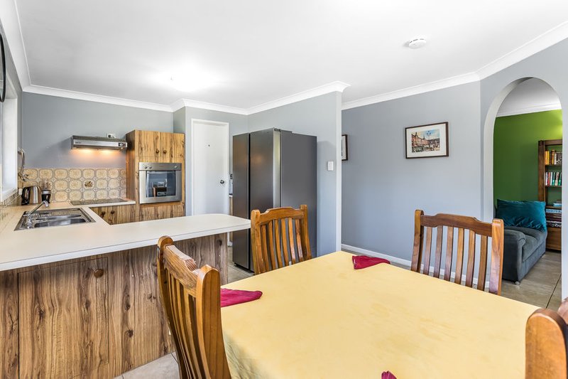 Photo - 34 The Crescent, Kallangur QLD 4503 - Image 7