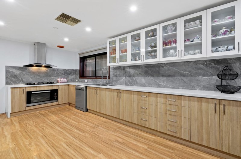 Photo - 34 Thompson Circuit, Mill Park VIC 3082 - Image 2