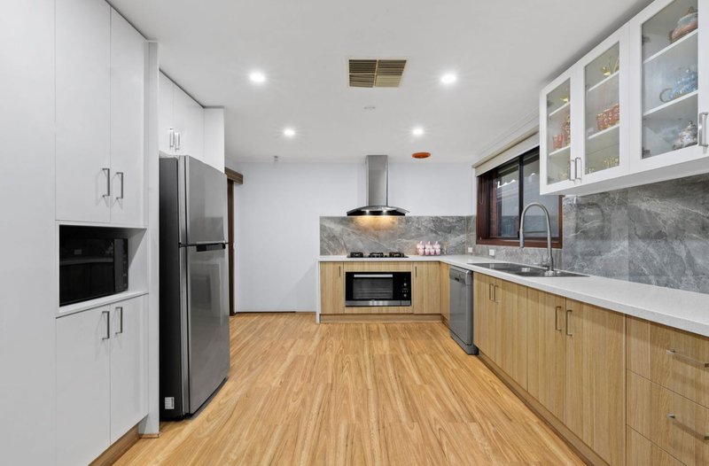 Photo - 34 Thompson Circuit, Mill Park VIC 3082 - Image 3