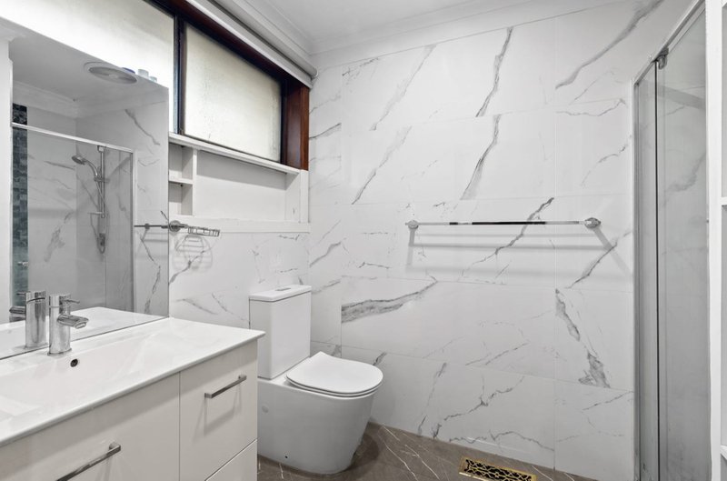 Photo - 34 Thompson Circuit, Mill Park VIC 3082 - Image 5