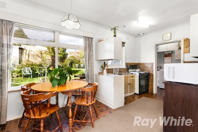 Photo - 34 Tobias Avenue, Glen Waverley VIC 3150 - Image 3