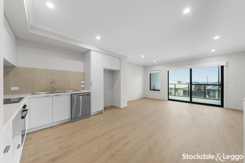 Photo - 34 Tottori Road, Truganina VIC 3029 - Image 6