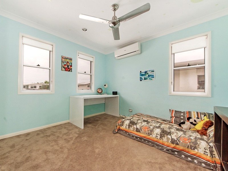 Photo - 34 Tours Way, Burleigh Waters QLD 4220 - Image 11