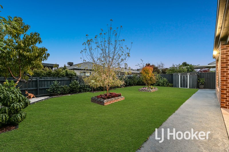 Photo - 34 Tulliallan Boulevard, Cranbourne North VIC 3977 - Image 18