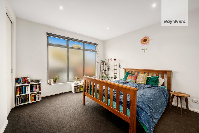 Photo - 3/4 Vangelica Way, South Morang VIC 3752 - Image 5