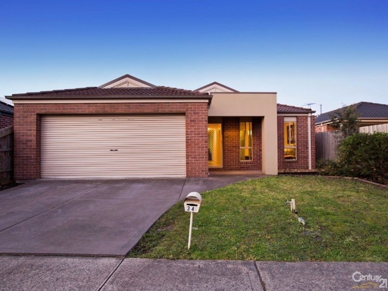 34 Wakenshaw Crescent, Pakenham VIC 3810