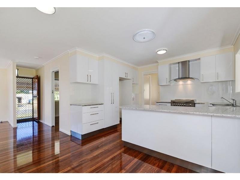 Photo - 34 Waratah Drive, Clontarf QLD 4019 - Image 3