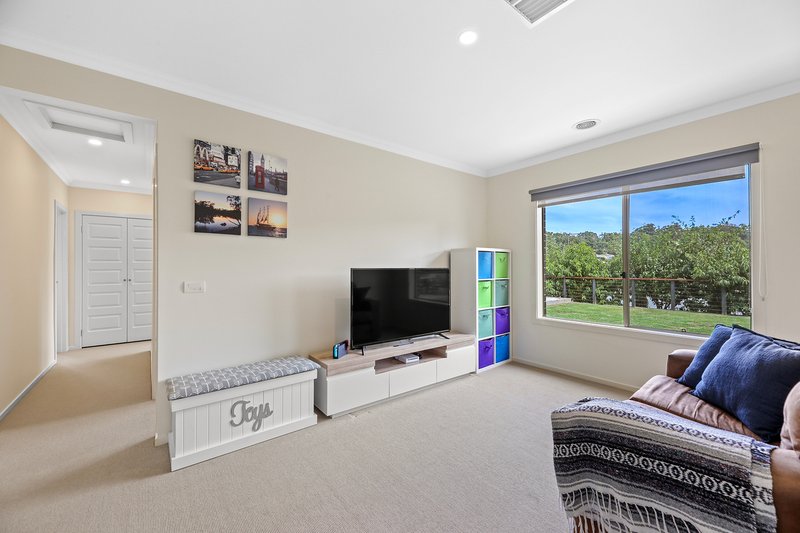 Photo - 34 Waterside Drive, Drouin VIC 3818 - Image 8