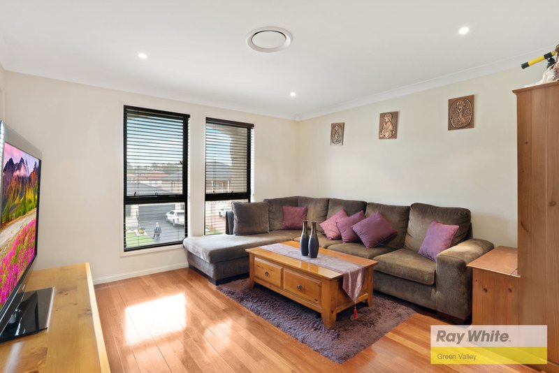 Photo - 34 Watling Avenue, West Hoxton NSW 2171 - Image 10