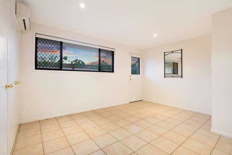 Photo - 34 Westmoreland Boulevard, Springwood QLD 4127 - Image 10