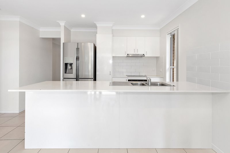 Photo - 34 Wicker Road, Park Ridge QLD 4125 - Image 3