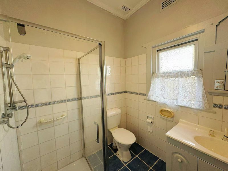 Photo - 34 Willesden Road, Hughesdale VIC 3166 - Image 7