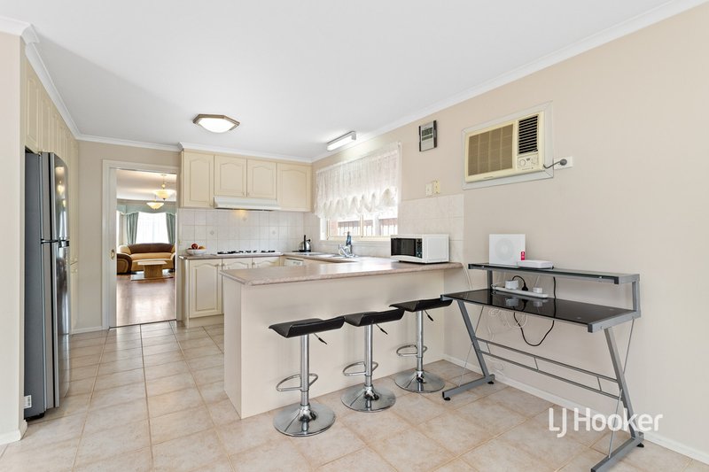 Photo - 34 William Leake Avenue, Seabrook VIC 3028 - Image 5