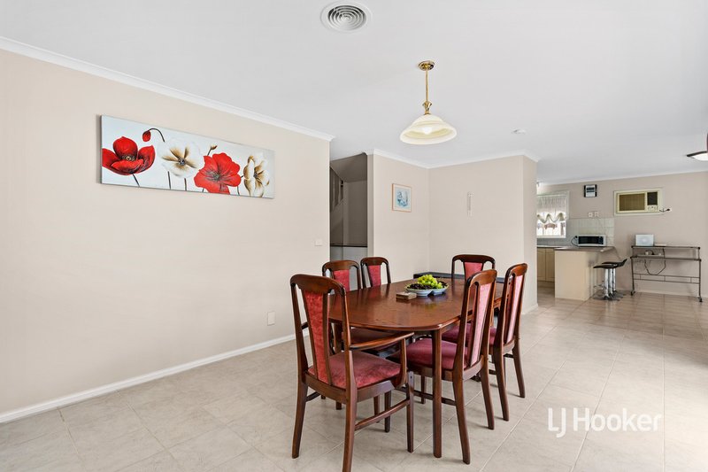 Photo - 34 William Leake Avenue, Seabrook VIC 3028 - Image 7