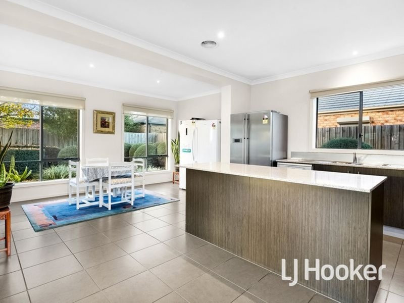 Photo - 34 Windorah Drive, Point Cook VIC 3030 - Image 7