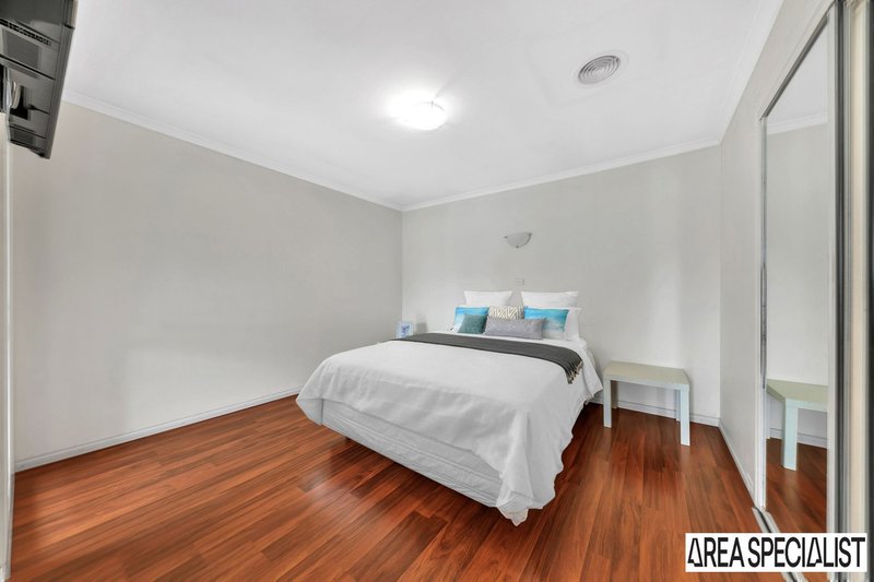 Photo - 34 Windsor Gardens, Caroline Springs VIC 3023 - Image 2