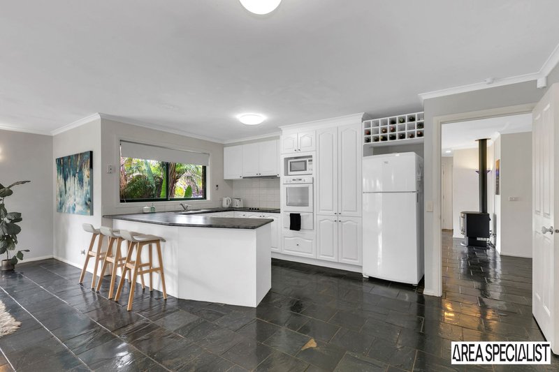 Photo - 34 Windsor Gardens, Caroline Springs VIC 3023 - Image 4