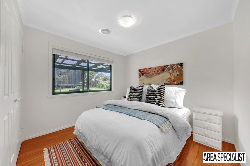 Photo - 34 Windsor Gardens, Caroline Springs VIC 3023 - Image 6