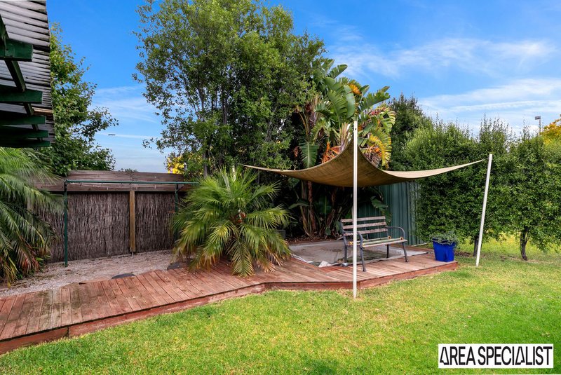 Photo - 34 Windsor Gardens, Caroline Springs VIC 3023 - Image 11