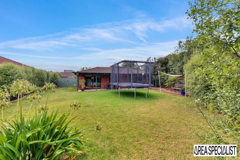 Photo - 34 Windsor Gardens, Caroline Springs VIC 3023 - Image 12