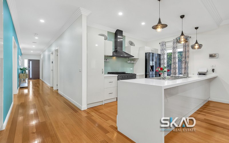 Photo - 34 Wisteria Avenue, Craigieburn VIC 3064 - Image 3
