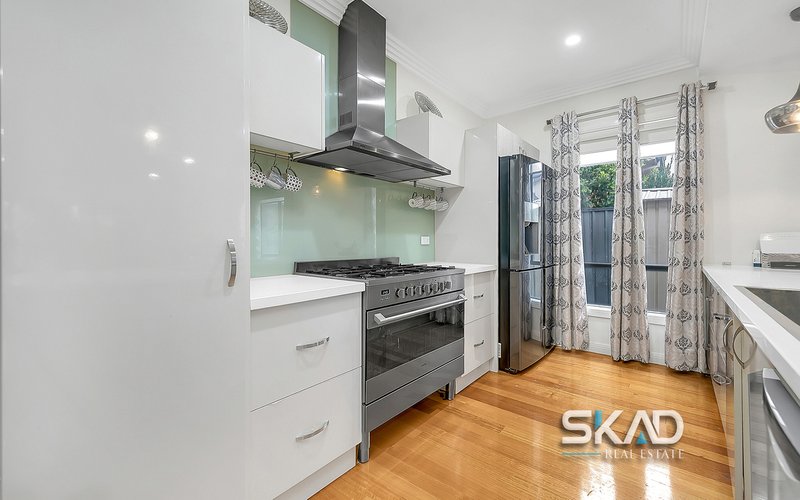 Photo - 34 Wisteria Avenue, Craigieburn VIC 3064 - Image 11