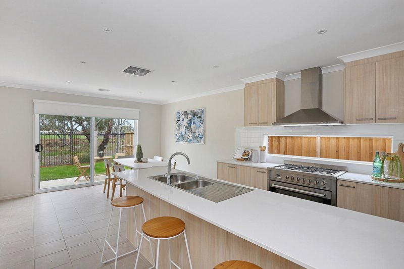 Photo - 34 Yellow Avenue, Lara VIC 3212 - Image 2