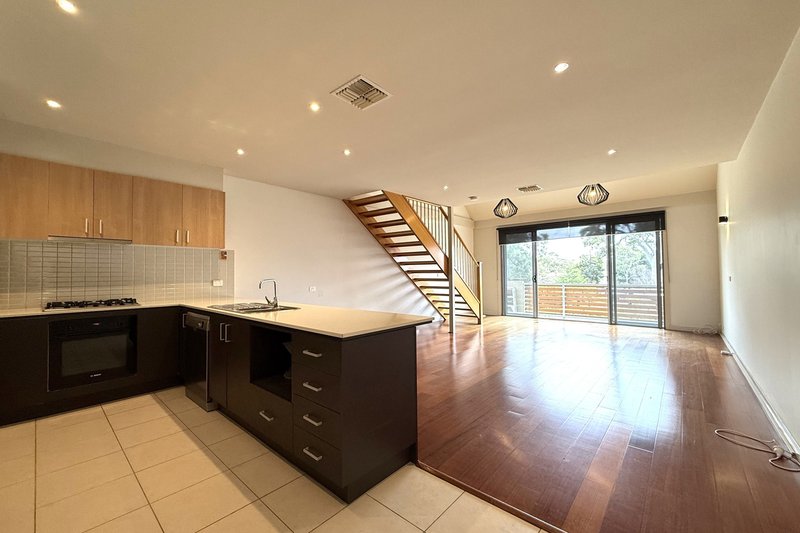 Photo - 3/40 Springthorpe Boulevard, Macleod VIC 3085 - Image 3