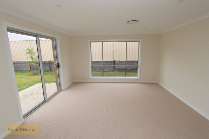 Photo - 3/40 Wentworth Drive, Kelso NSW 2795 - Image 4