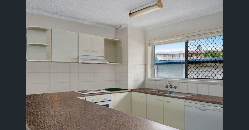 Photo - 3/402 Marine Parade, Biggera Waters QLD 4216 - Image 2