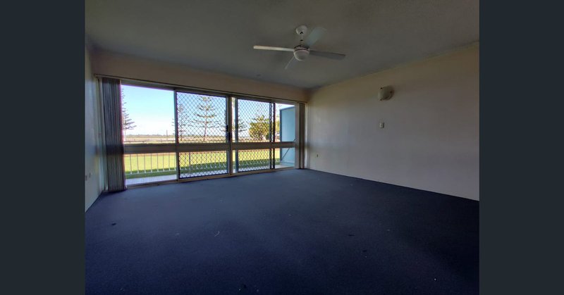 Photo - 3/402 Marine Parade, Biggera Waters QLD 4216 - Image 3