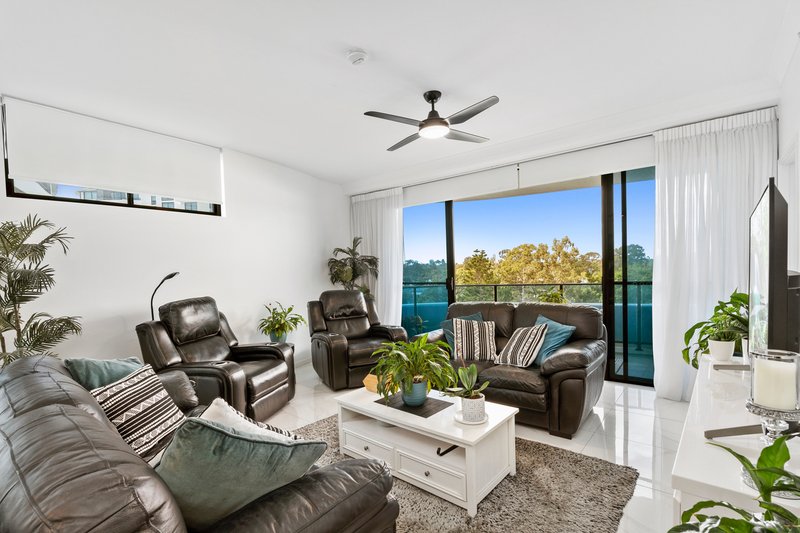 Photo - 3406/5 Harbour Side Court, Biggera Waters QLD 4216 - Image 10