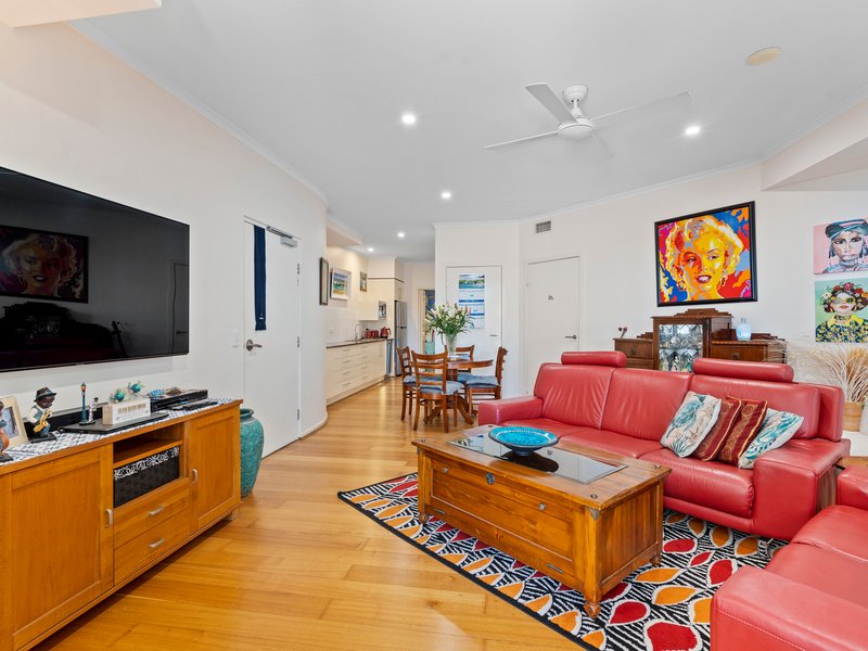 Photo - 3/41-43 Marine Parade, Redcliffe QLD 4020 - Image 3