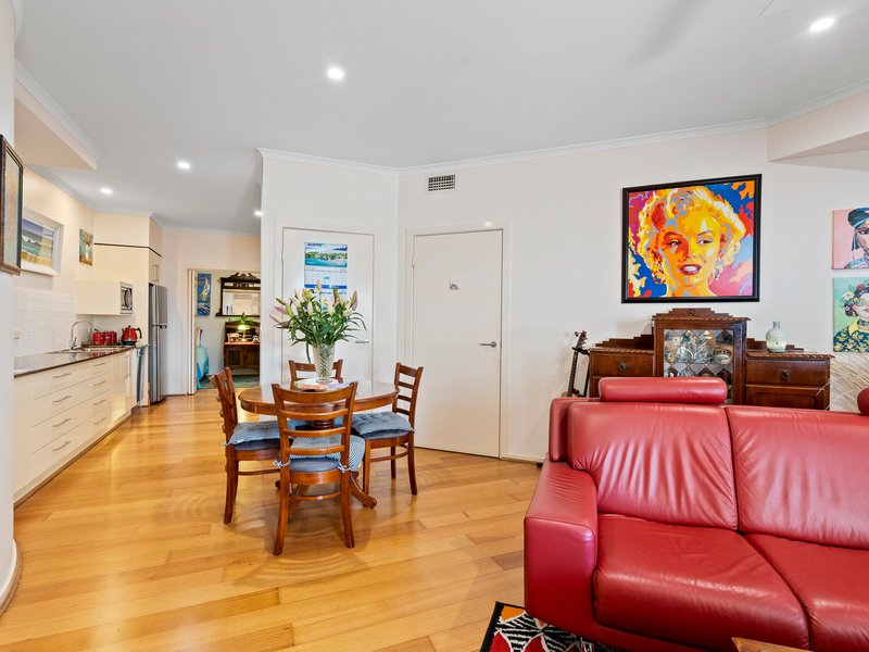 Photo - 3/41-43 Marine Parade, Redcliffe QLD 4020 - Image 4