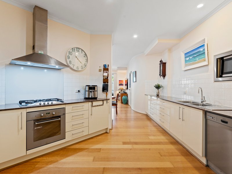 Photo - 3/41-43 Marine Parade, Redcliffe QLD 4020 - Image 8