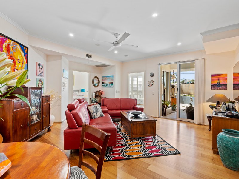 Photo - 3/41-43 Marine Parade, Redcliffe QLD 4020 - Image 12