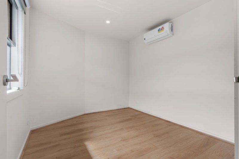 Photo - 3/41 Pennell Avenue, St Albans VIC 3021 - Image 2