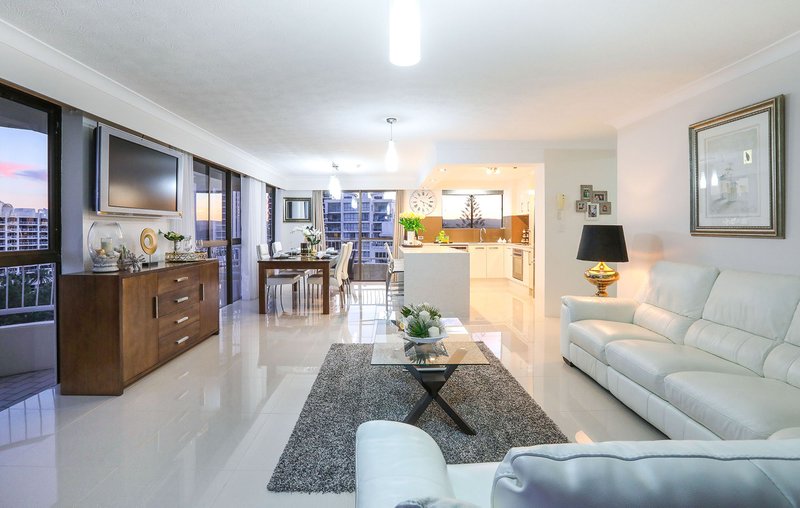 Photo - 34/121 Surf Parade, Broadbeach QLD 4218 - Image 4