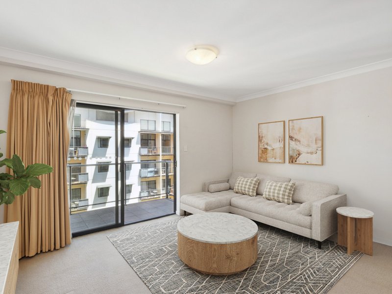 Photo - 34/128 Mounts Bay Road, Perth WA 6000 - Image 2