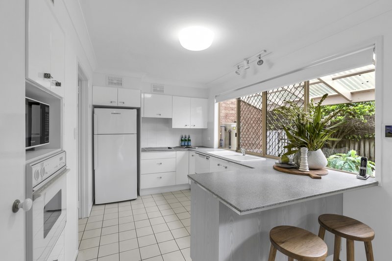 Photo - 3/42 Newcross Street, Indooroopilly QLD 4068 - Image 5