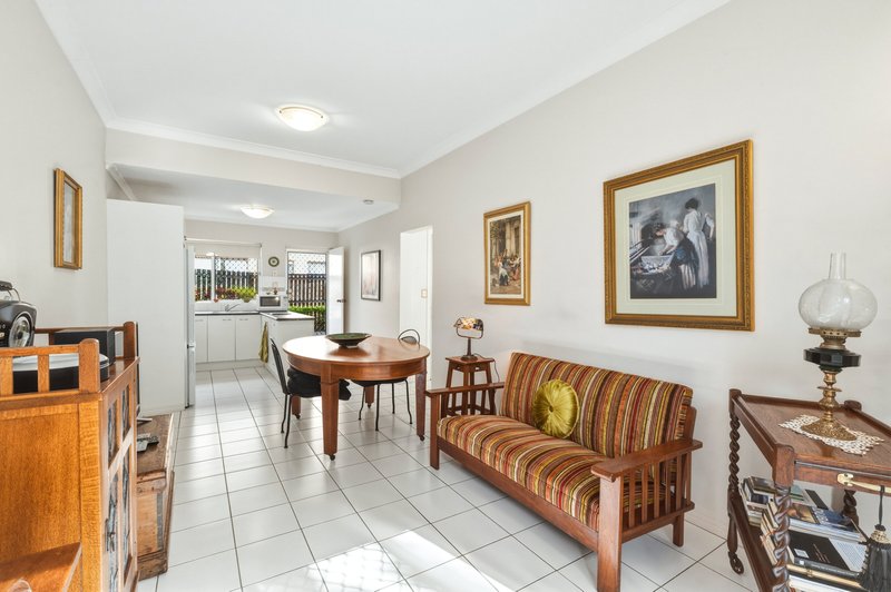 Photo - 3/43 Hunter Street, Greenslopes QLD 4120 - Image 3