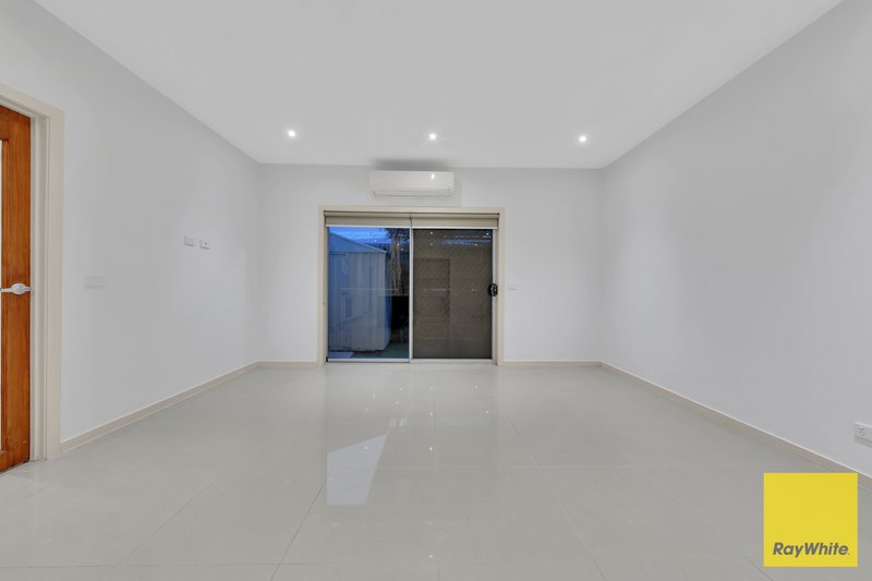Photo - 3/43 Westmeadows Lane, Truganina VIC 3029 - Image 10