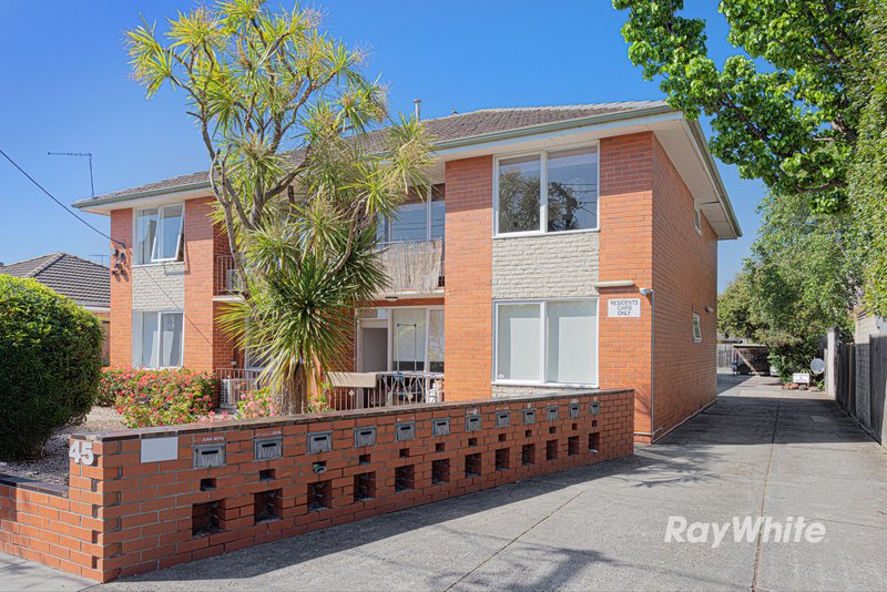 Photo - 3/45 Coorigil Road, Carnegie VIC 3163 - Image 2