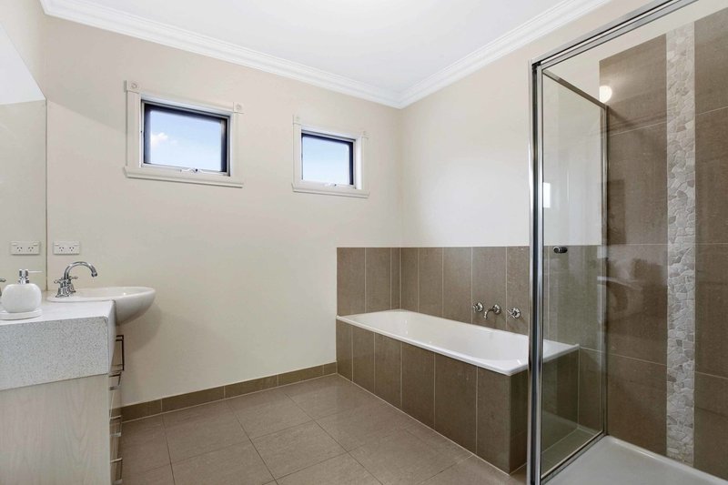 Photo - 34/5 Delacombe Drive, Mill Park VIC 3082 - Image 7